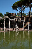Villa Adriana - Canopo e Serapeo, uno dei complessi pi originali e spettacolari della villa.